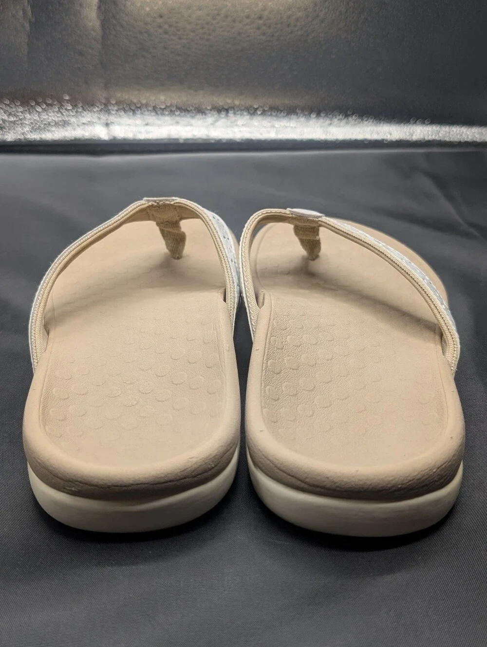 Vionic Women's Casandra Flip Flops White Leather - Picture 5 of 12